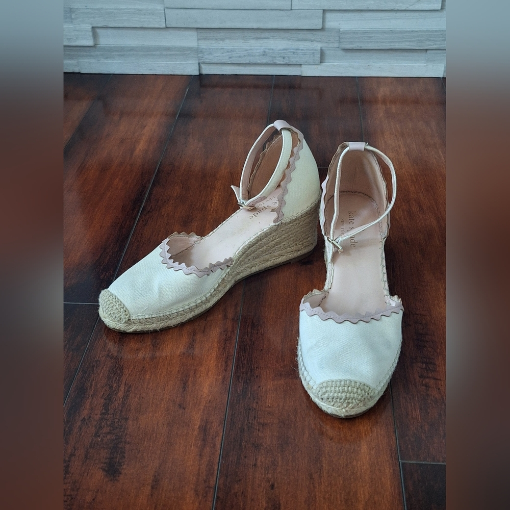 Kate Spade Cream Canvas Espadrille Wedges Scalloped Leather Trim Braided Heel